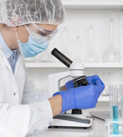 woman-working-laborator